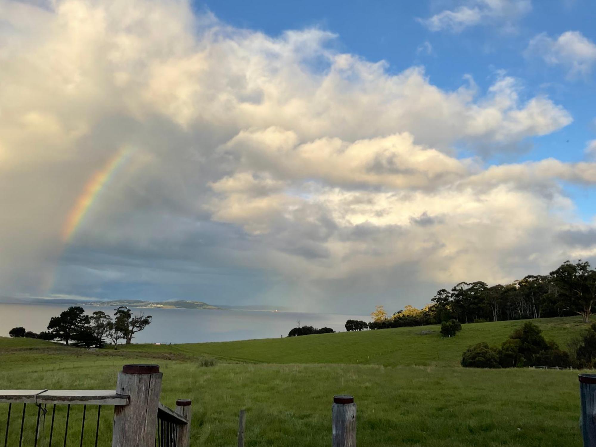 The Woolshed And Farmhouse Blue, Bruny Island Barnes Bay ภายนอก รูปภาพ